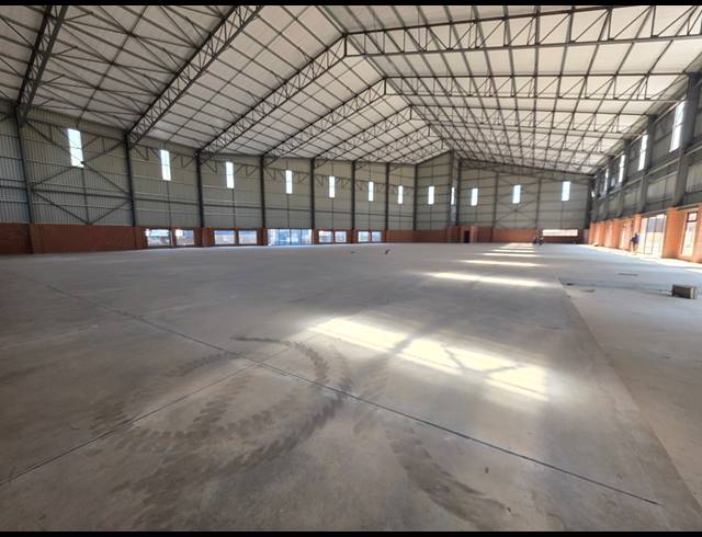 2,199M² WAREHOUSE TO LET IN CROWN
